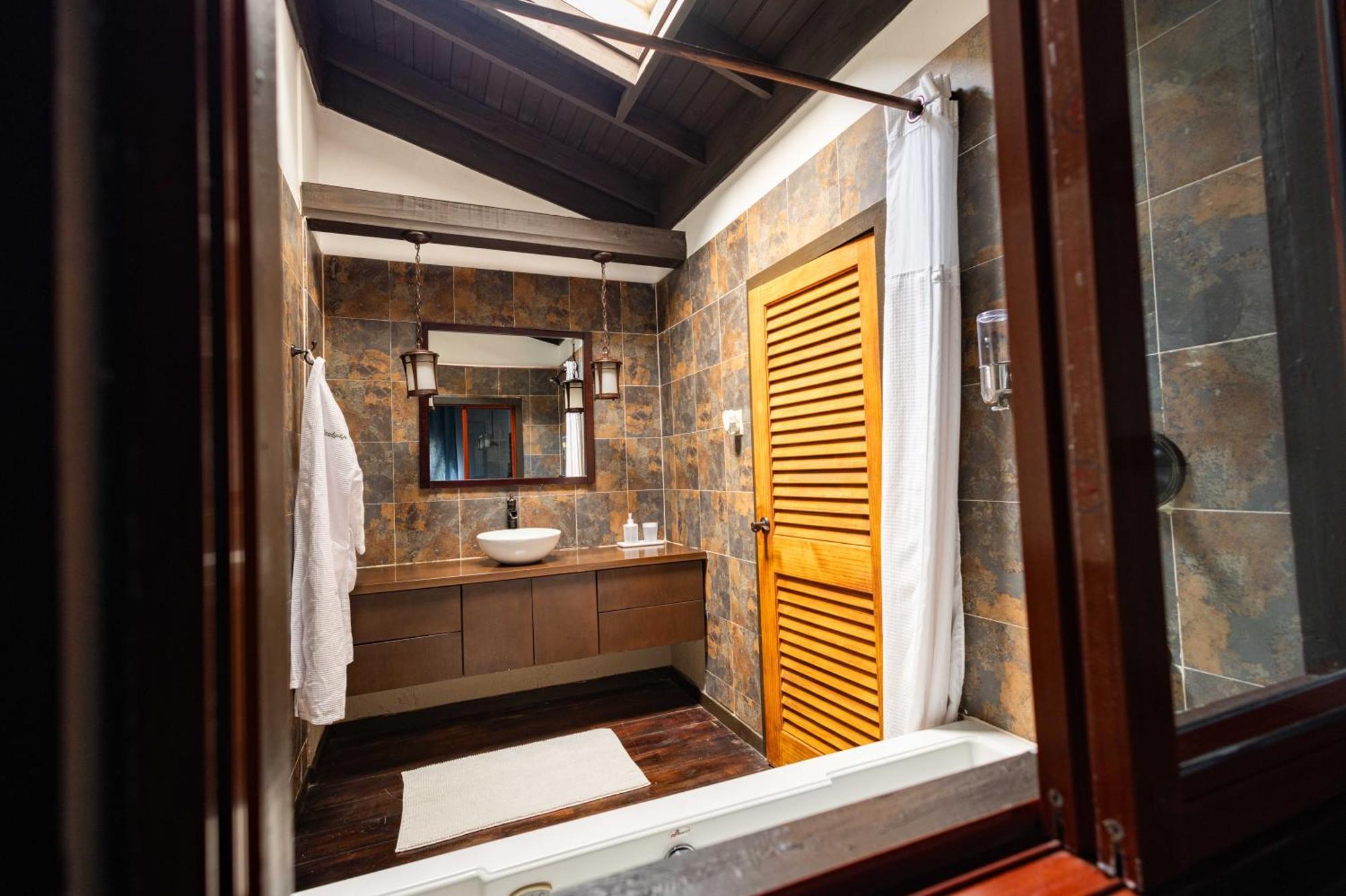 Serendipity Holistic Resort Spa Kingston Exterior foto